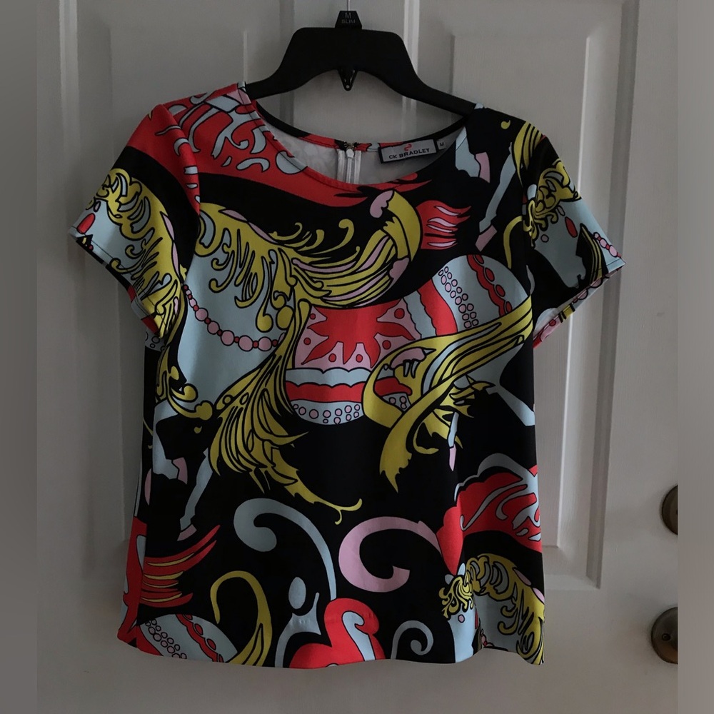 CK Bradley colorful vibrant short sleeve top size M EUC